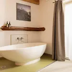 Готель Loj - Our Kind Of Place 4*