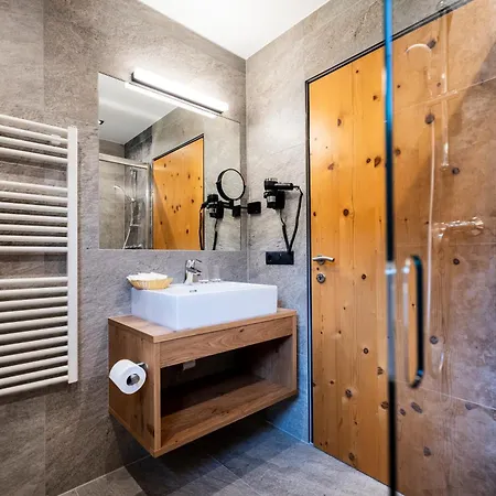 Loj - Our Kind Of Place Hotel 4*