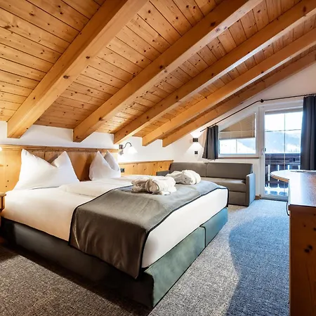 Loj - Our Kind Of Place Hotel