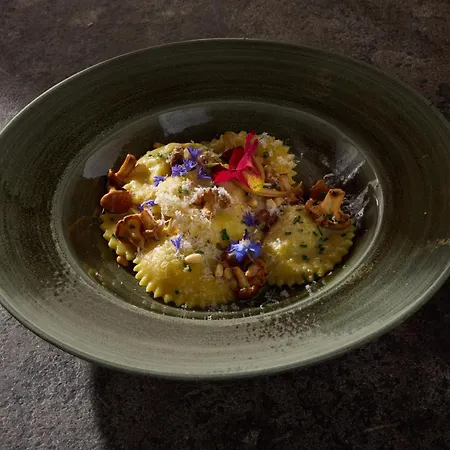 Loj - Our Kind Of Place Hotel