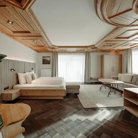 Loj - Our Kind Of Place Готель